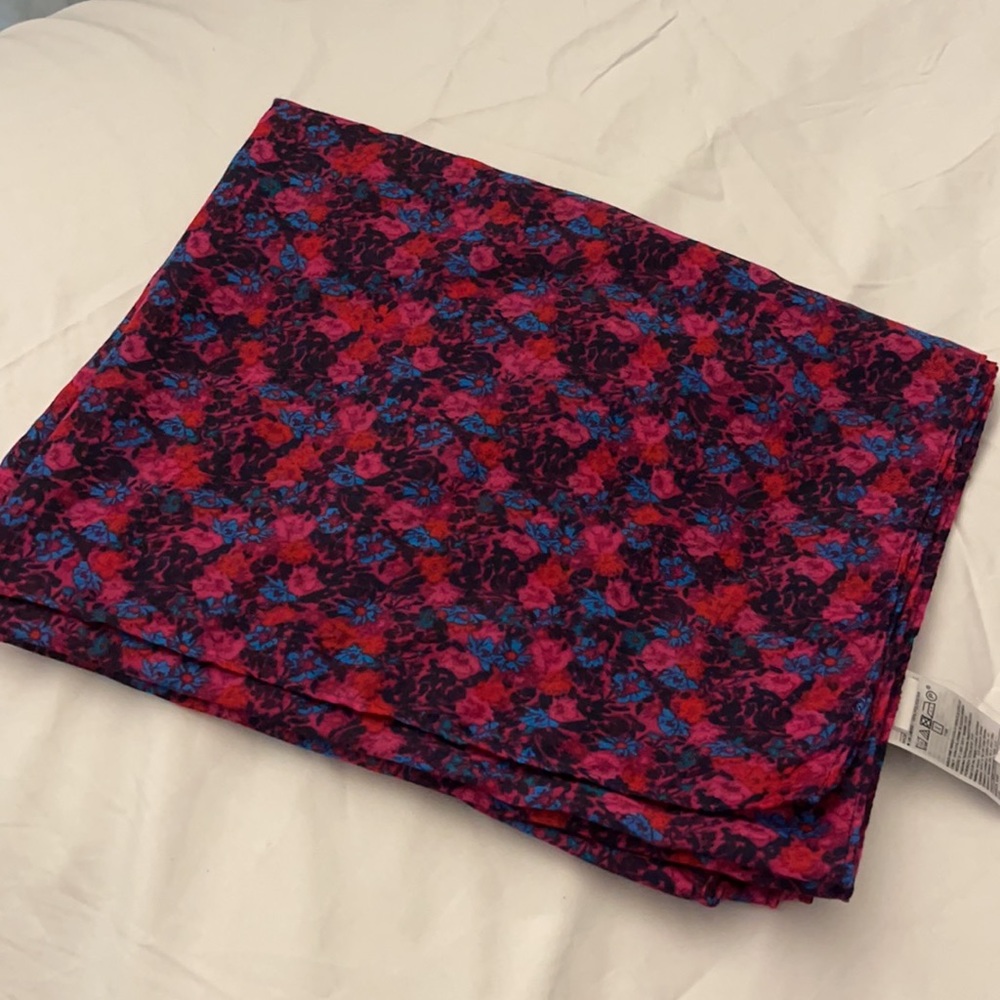 NWOT GAP Pink Floral Scarf 🧣 - Picture 3 of 5